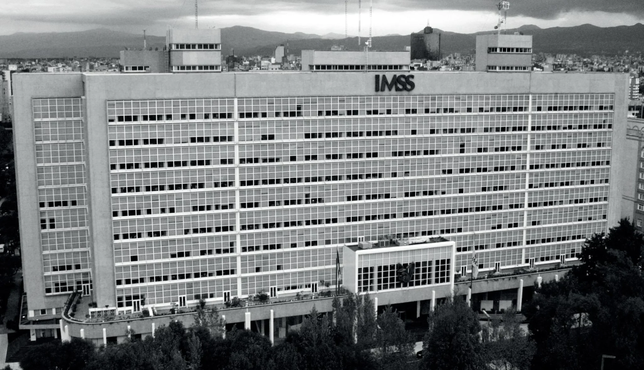 Edificio central del IMSS en la Ciudad de México, sede administrativa donde se gestionan las pensiones de los trabajadores afiliados